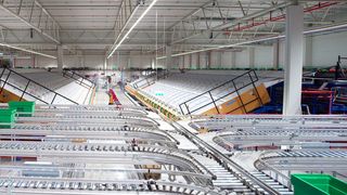 Beumer hat sich für Inter Cars um die Förder-, Sortier- und Kommissioniertechnik sowie das Warehouse-Control-System gekümmert. (Beumer)