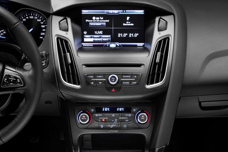 Die Zahl der Bedienknöpfe ist deutlich gesunken. Das macht die Sache jetzt wesentlich übersichtlicher.  (Foto: Ford)