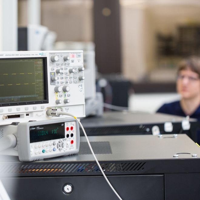 fertigung_geraetepruefung_02.jpg (EA Elektro-Automatik GmbH & Co. KG)