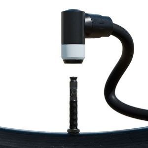 Ein höherer Luftdurchfluss sorgt für ein schnelles Aufpumpe. Neben Umrüst-Sets bietet Schwalbe auch erste Schläuche mit Clik Valve in unterschiedlichen Größen an (UVP: ab 9,90 Euro).(Bild:  www.schwalbe.com | pd-f)