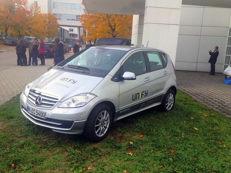Kaum wurde der Brand „Unify“ präsentiert, standen die passenden Firmenautos auf dem Werksgelände. (Bild: IT-BUSINESS)