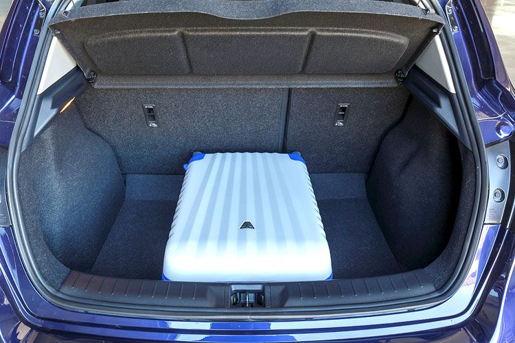Das Kofferraum-Volumen lässt sich von 385 Liter ... (Foto: Nissan)