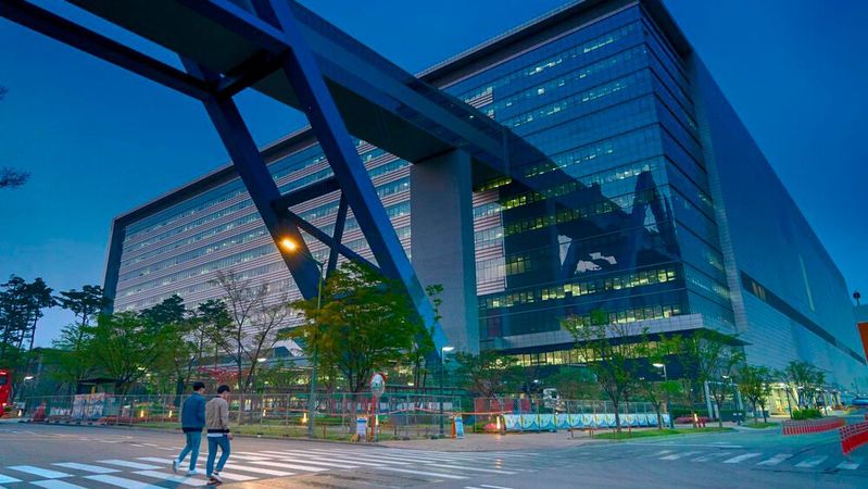 Samsung hat seine Pläne für den 1,4-nm-Technologieknoten vorgestellt und zudem Investitionen in Produktionskapazitäten angekündigt. Samsung hat seine Pläne für den 1,4-nm-Technologieknoten vorgestellt und zudem Investitionen in Produktionskapazitäten angekündigt.