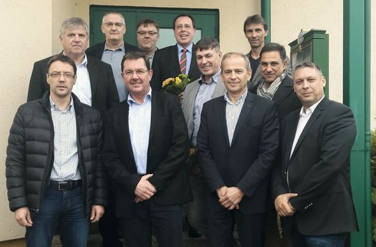 Die neue Führung des Kfz-Gewerbes in Mecklenburg-Vorpommern: (vorn, v. li.) Marcus Mischke, Winfried Preuss, Holger Neu, Mike Specht, (hinten, v. li.) Frank Abraham, Volker Pusch, Andreas Gerds, Gerhard Klinckmann, Thomas Wilk, Thomas Assmann, Ulrich Martens.(Bild:  LV Mecklenburg-Vorpommern)