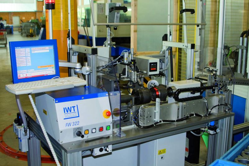 Bild 3: Automatische Wickelstation zum Wickeln unterschiedlicher Spulenvarianten.  Bild: Licos Trucktec (Archiv: Vogel Business Media)