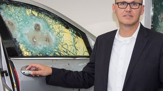 Markus Nast, Produktmanager bei Mercedes Guard, verdient sein Geld mit gepanzerten Fahrzeugen. (Foto: Daimler)
