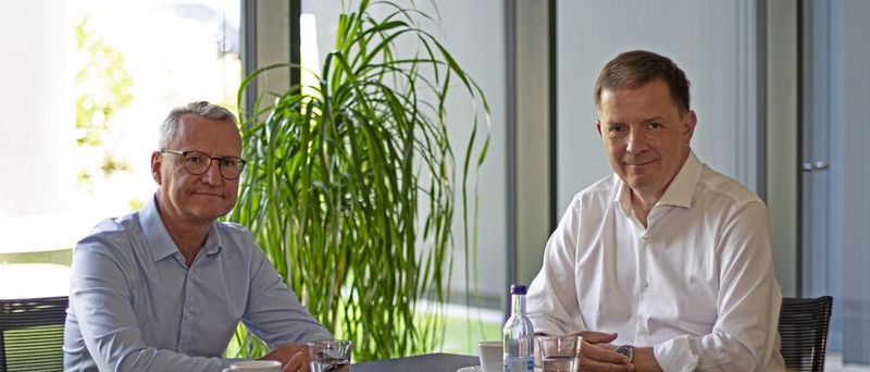 Alexander Blum und Wolfgang Reiser im Gespräch.(Bild:  Blum-Novotest)