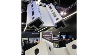 Auf dem Messestand der SPS IPC Drives 2014 in Nürnberg hing der Jubiläumsschrank TS 8 überdimensioniert von der Decke. (Bild: s. häuslein/konstruktionspraxis)