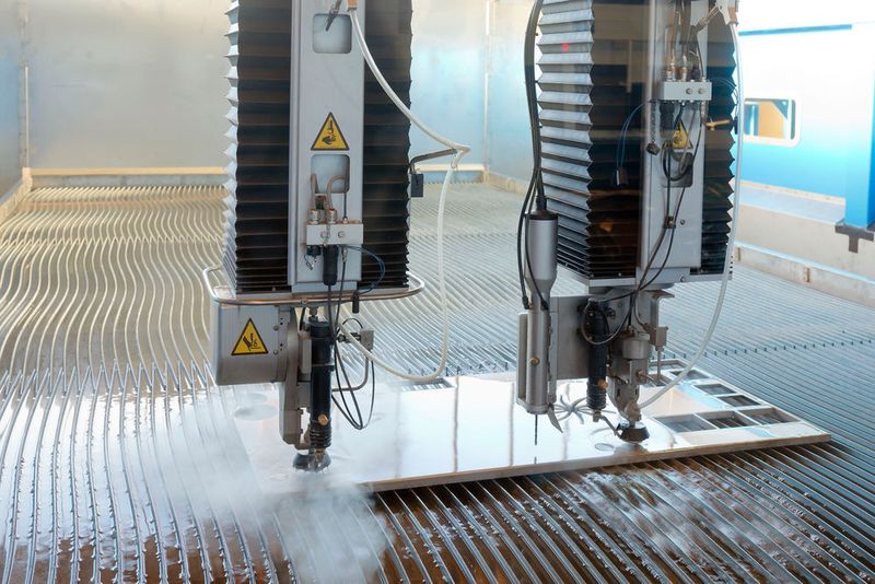 Bei Aktivierung der zweiten Schneideinheit soll sich die Wasserstrahlschneidmaschine von Water Jet Sweden auch schnell in ein effizientes Mehrfach-2D-Schneidwerkzeug verwandeln lassen. (Water Jet Sweden/Matt Roberts)