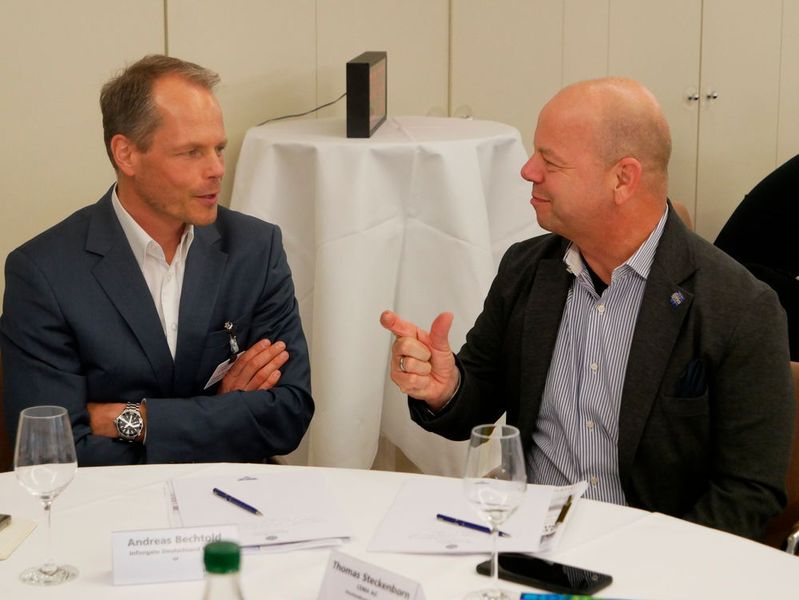 (v. l.) Andreas Bechtold, Infinigate, mit Thomas Steckenborn, CEMA (Vogel IT-Medien GmbH)