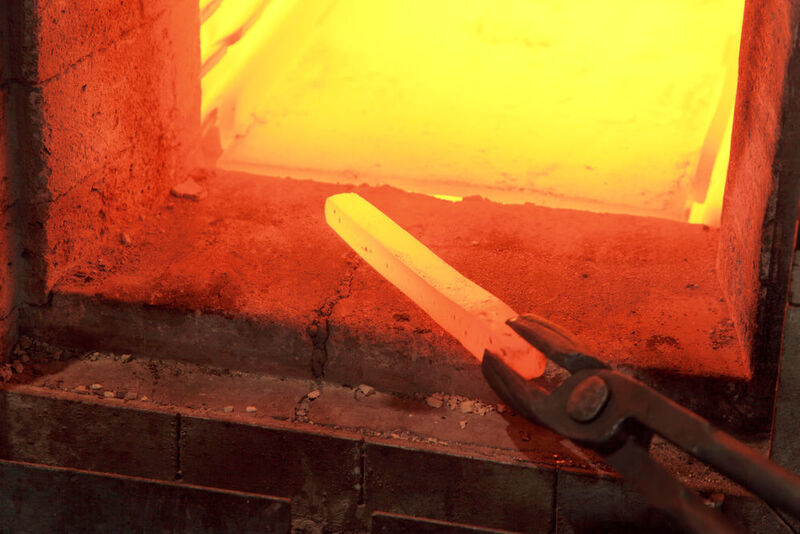 使用热处理工艺能制造出质量上乘的产品，并能提高金属制品在拉伸强度和屈服强度方面的结构精度。 (sima - stock.adobe.com)
