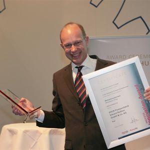 Geschäftsführer Dr. Jürgen Holdhof nahm den Award in der Kategorie Pumpentechnologie entgegen.