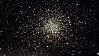 Mit Hilfe des Hubble-Weltraumteleskop der NASA haben Forscher die Weißen Zwerge entdeckt. Diese kleinen, ausgebrannten Sterne im Bild befinden sich im Kugelsternhaufen M4 und sind etwa 12 bis 13 Milliarden Jahre alt. (NASA and H. Richer (University of British Columbia))