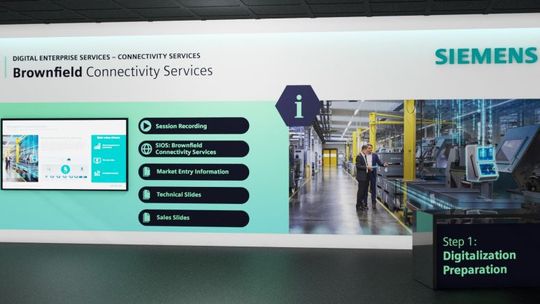 Brownfield Connectivity Services unterstützen die Digitalisierung bestehender Produktions­anlagen, indem Maschinen- und Prozessdaten erfasst, integriert und für weiterführende  Anwendungen verfügbar gemacht werden.(Bild:  Siemens)