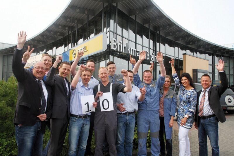 Grund zur Freude: zehn Jahre Opel in Güstrow und der erste Platz im Werkstatttest. (Brinkmann Bleimann)
