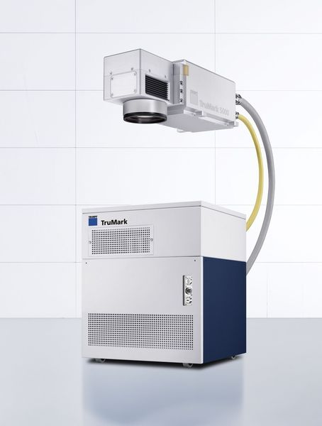 Beschriftungslaser mit Scanner und Versorgungsgerät: Die Laserbeschriftungsparameter müssen für verschiedene Laserbeschriftungsverfahren auf die Stahlsorte und die Oberflächenstruktur angepasst werden. (Bild: Trumpf)