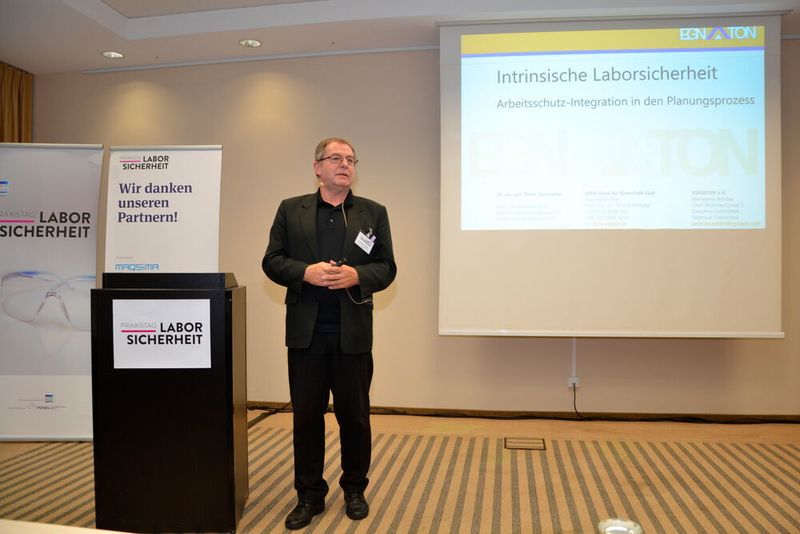 Dr. Peter Neurieder, stellvertretender Geschäftsführer des Laborverbandes Egnaton: „Bleiben Sie als Sicherheitsexperte am Ball und geben Sie nicht beim ersten Widerstand auf. Fehler oder Versäumnisse in der Planung sind später nur aufwändig zu korrigieren.“ (LABORPRAXIS/Lütmman)