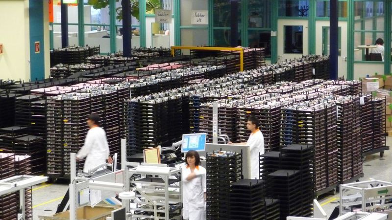 Mehr als 10.000 Mainboards warten auf ihren Einbau in PCs, Notebooks und Server. (Archiv: Vogel Business Media)