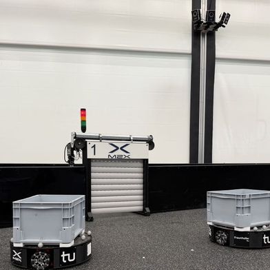 Wie können mobile Roboter künftig einfacher mit Toren, Aufzügen oder Ladestationen kommunizieren?  (Bild: Sven Franke, TU Dortmund)