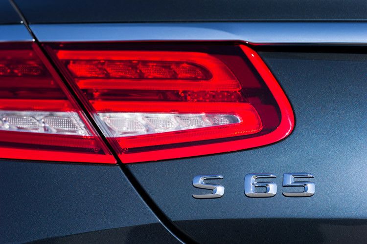 Und was natürlich keinen Zweifel lässt: Der Schriftzug am Heck macht deutlich, dass man hier das Top-Modell vor sich stehen hat. (Daimler)