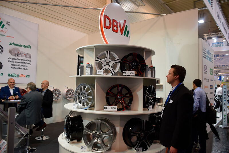 Der Würzburger Großhändler DBV war mit seinen neuen Angeboten ebenfalls auf der Reifen 2016 vertreten. (Ottmar Holz)