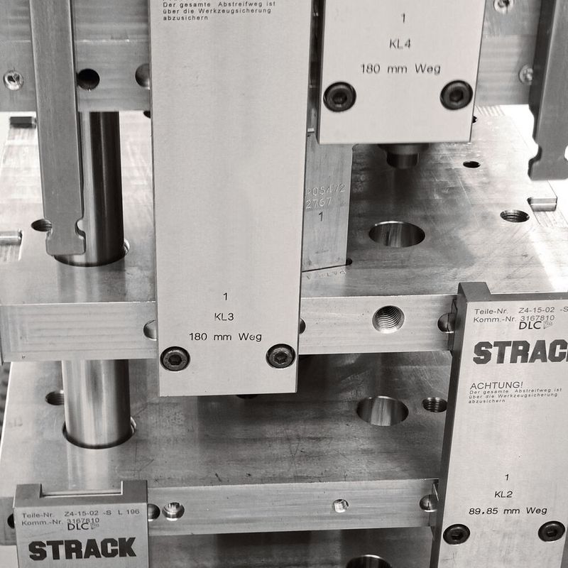 Due to the low moving masses, the latch locks from Strack Norma offer high opening- and closing speeds.
