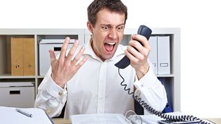 Bestellung verzögert? Um Unzufriedenheit bei Kunden zu vermeiden, sollten Unternehmen unbedingt transparent kommunizieren.  (Bild: © Robert Kneschke - stock.adobe.com)