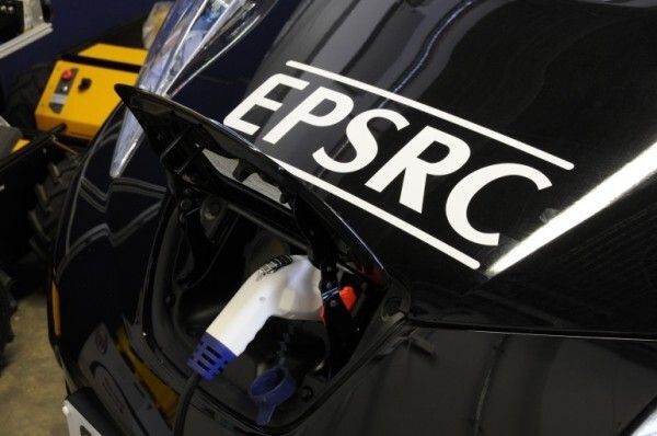 So wird das elektrische Robotcar geladen (Bild: MRG, Oxford University)