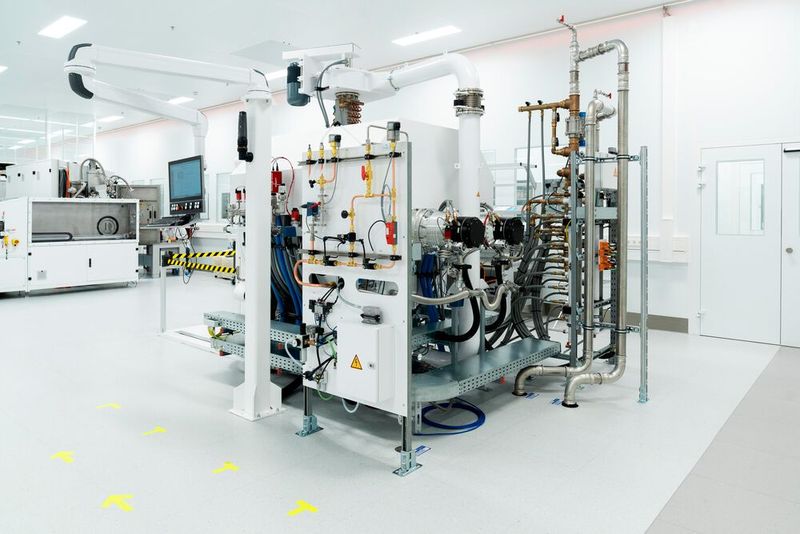 Spezialofen für die thermische Behandlung von Metallbauteilen im Reinraum. (Bild: Siemens Healthineers)