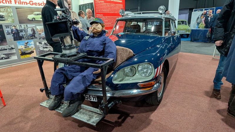 Ein tolles Unikat ist dieser Citroën DS, der einst als fahrendes Kameramobil diente. Ob's an dem göttlichen Fahrwerk lag, das dafür sorgte, dass es dem Kameramann nicht übel wurde? (Bild: Dominsky – VCG)