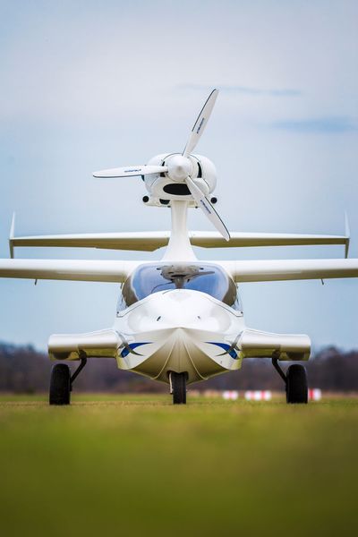 Das  niedersächsische Unternehmen Flywhale Aircraft GmbH & Co. KG hat bereits ein Amphibienflugzeug, den sogenannten Flywhale, entwickelt. Bislang wird das Flugzeug mit einem Verbrennungsmotor betrieben. (Flywhale Aircraft)