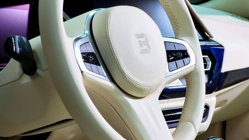 Das Fahrzeug wird in reiner Handarbeit nach den jeweiligen individuellen Wünschen des zukünftigen Besitzers gebaut. (Bild: Autoren-Union Mobilität/Wolfgang Schäffer)
