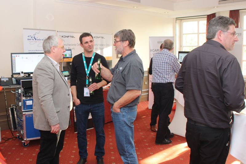 Norbert Schack (Telekom), Oliver Nowak (C4B) und Helmut Richardt (Telekom) (Bild: C4B)