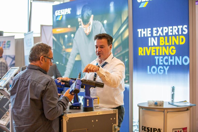 Gerade der fachliche Austausch unter den Schraubexperten untereinander ist das, was die Regionalmesse Schraubtec ausmacht. (Bild: Amelie Jehmlich/ART n Photo)