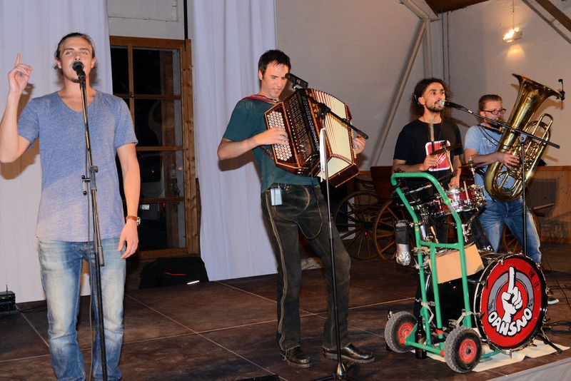 Nach dem Abendessen spielte die Münchner Band „Oansno“ auf, die mühelos bayrische Volksmusik mit Reggae verschmolz. (Vogel IT-Medien)