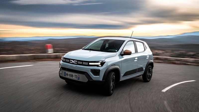 Mit nun 18.700 Euro bleibt der Dacia Spring das günstigste E-Auto in Deutschland.(Bild:  Adrien Cortesi)