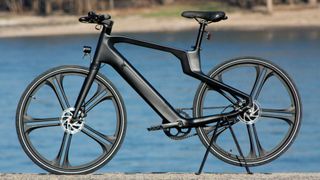 Das „Blade One“ gehört zu den auffälligeren Vertreten der E-Bike-Szene. (Bild: sp-x/Mario Hommen)