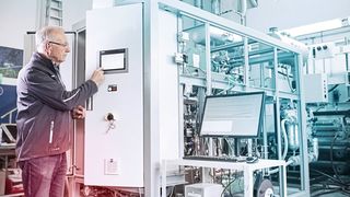 Jede SUK-Anlage kommt vor der Auslieferung ins Prüffeld. (Bild: Lauda)