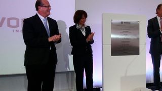 Bei der Einweihungszeremonie: Weber Porto (Leiter Evonik Südamerika), Ute Wolf (Mitglied des Evonik-Vorstands, für Südamerika verantwortlich) (Evonik)