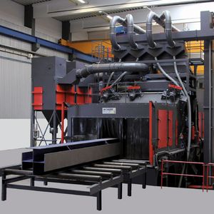 Der Konstruktionsstrahler wurde exakt an die örtlichen Gegebenheiten wie das vorhandene Fundament und die Höhe der bestehenden Rollenbahn angepasst. 
