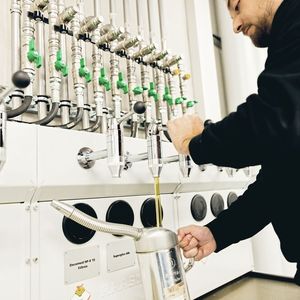 Grâce à une alimentation en fluides modernisée par Motorex, Monnin SA a entre autres amélioré la sécurité d'approvisionnement, et réduit les risques et interruptions de production.(Source :  Motorex)
