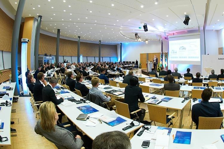Rund 200 Teilnehmer verzeichnete der Kongress in diesem Jahr. Die Referenten sprachen für den Volkswagen-Konzern und Zuliefererfirmen. Die Partnerländer im Jahr 2012 sind Argentinien und Brasilien. (Wolfsburg AG)