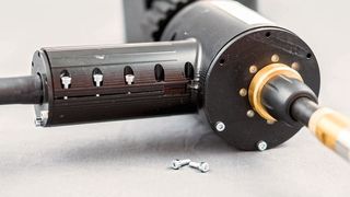 Der Fülldraht-Brenner soll Schweißtauchern ein autarkes und ermüdungsarmes Arbeiten in beliebiger Wassertiefe ermöglichen.  (Stephanie Macht / TH Köln)