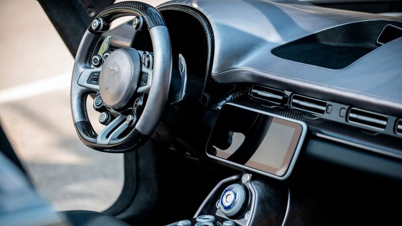 Auch die Optik des Innenraums hat Giugiaro überarbeitet. (Bild: Oscar Islas / Islas Photography)