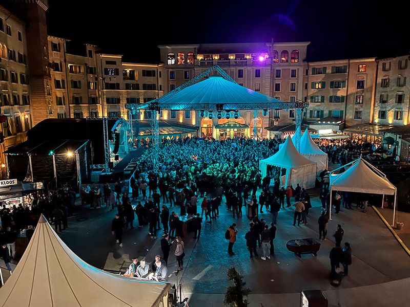 Get together oder „Cloud House“ auf der Piazza des Hotel Colosseo. (Bild: VIT / ewg)