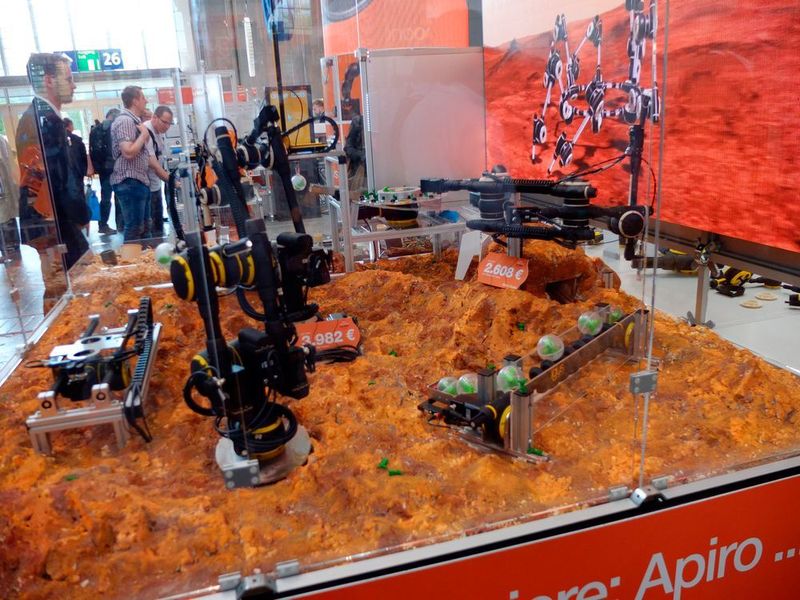 Die Volksroboter: igus macht den Einstieg in die Roboterautomation erschwinglich. (Schreier)
