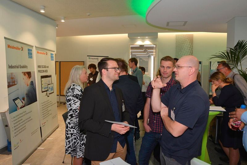 Zwischen den Vorträgen konnten sich die Fachbesucher mit den Vortragenden austauschen und Kontakte knüpfen.  (J. Untch / Vogel Communications Group GmbH & Co. KG)