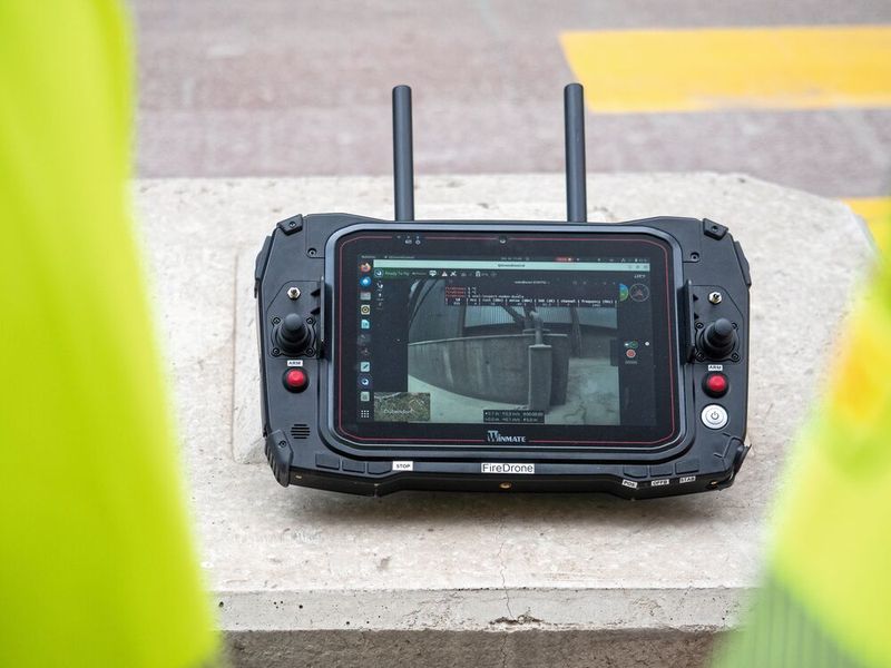 Die FireDrone ist die erste Drohne, die extremer Hitze trotzt. Künftig soll sie Daten direkt aus Gefahrenzonen senden.  (Bild: Empa)