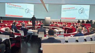 Auf der Doors & Frames-Veranstaltung waren circa 100 internationale Führungskräfte aus der Tür- und Rahmenindustrie. (Bild: Salvagnini)