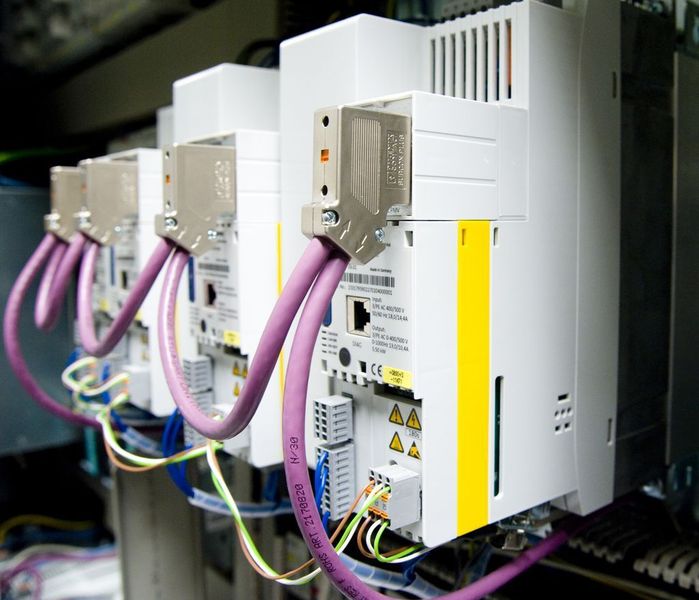 Mit den Inverter Drives 8400 werden die Belüftungsventilatoren drehzahlgesteuert (Archiv: Vogel Business Media)